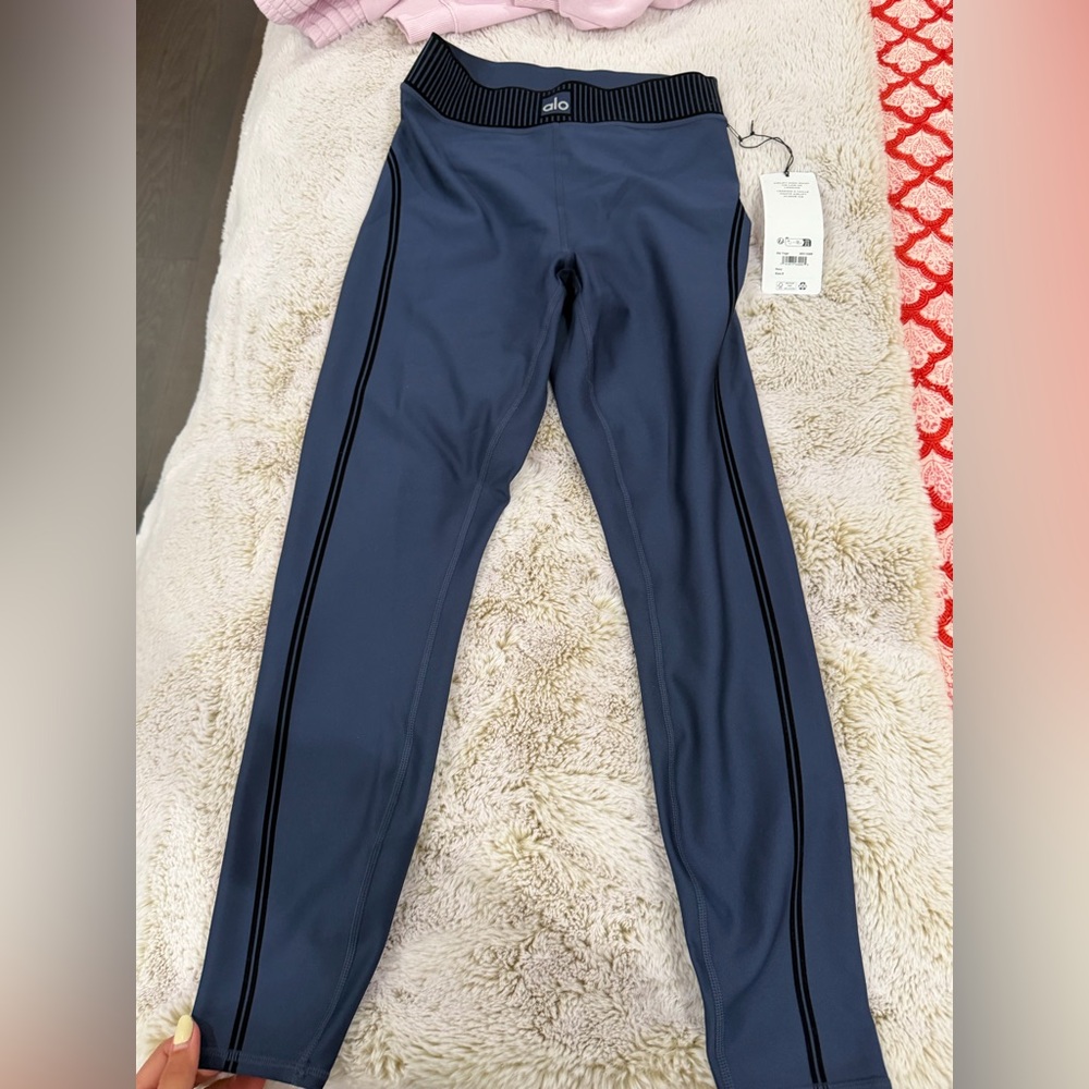 Alo women’s navy blue leggings